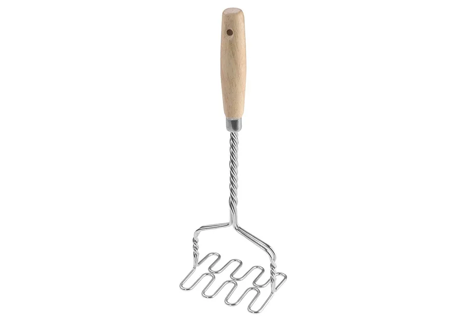westmark-61272270-presse-pur-e-en-acier-inoxydable-avec-manche-en-bois-34-cm image 1