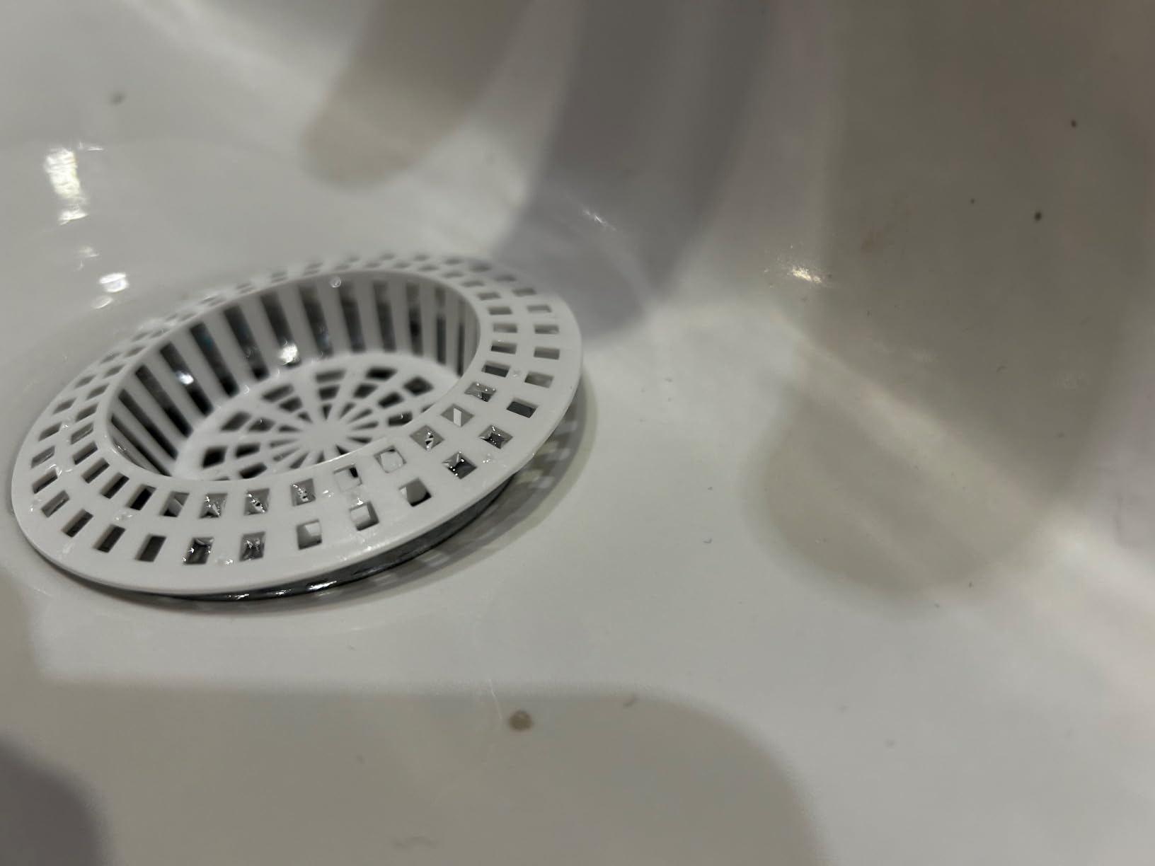 Fini les cheveux dans le lavabo