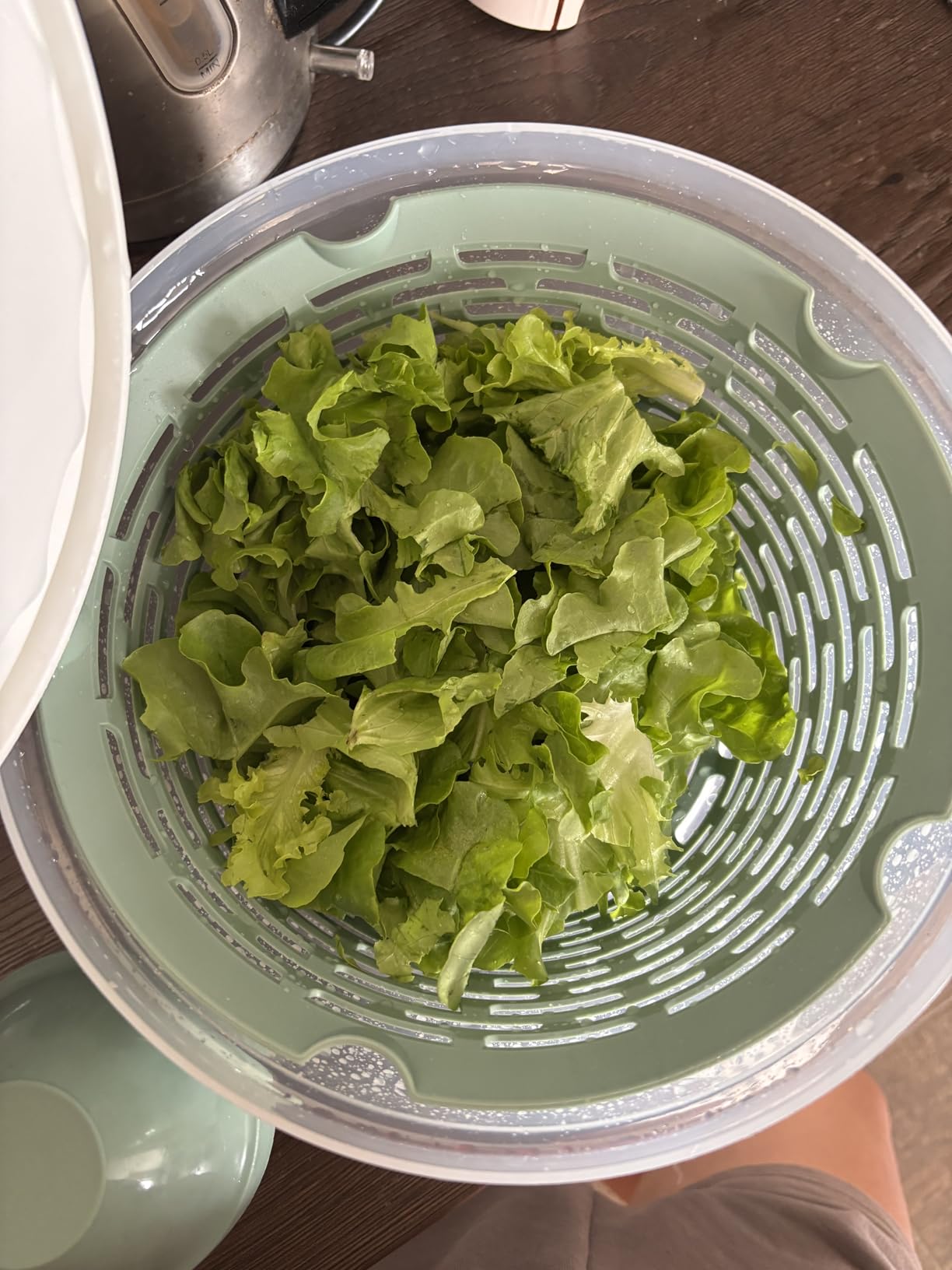 Salade bien sèche, vinaigrette au gobelet